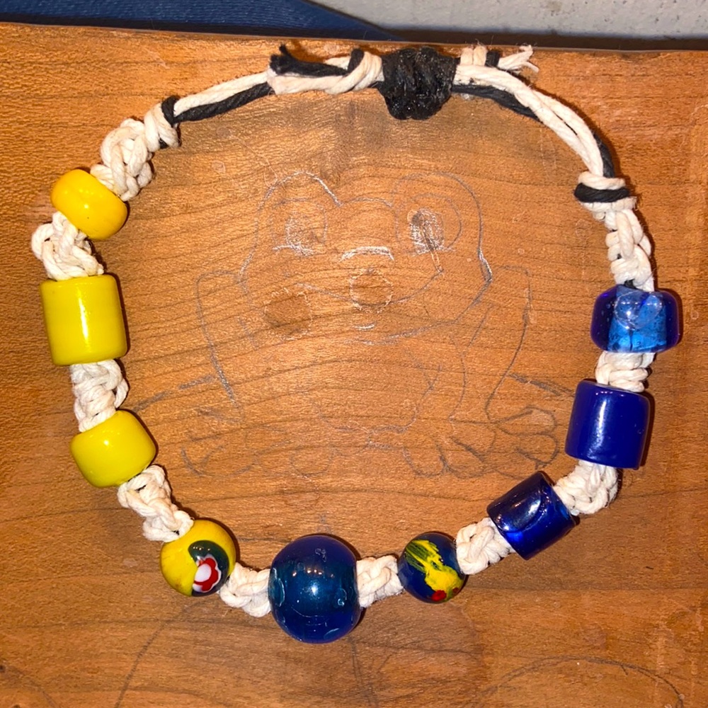 Hemp braided bracelet with glass beads